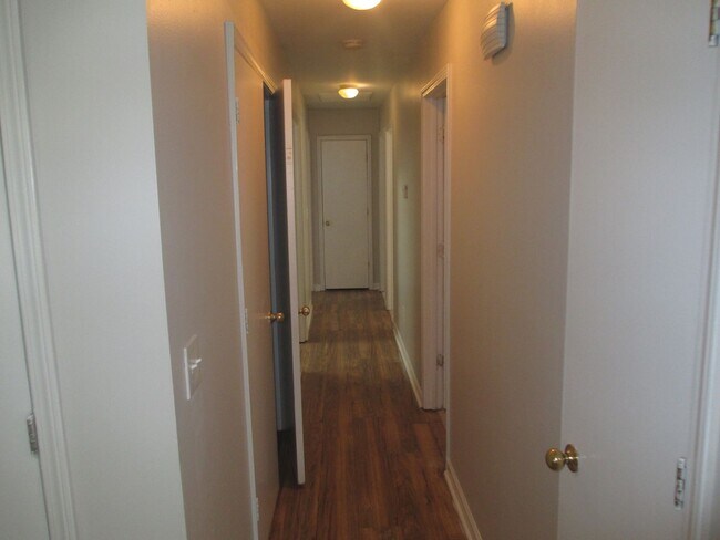 Building Photo - Ranch home minutes from uptown Charlotte