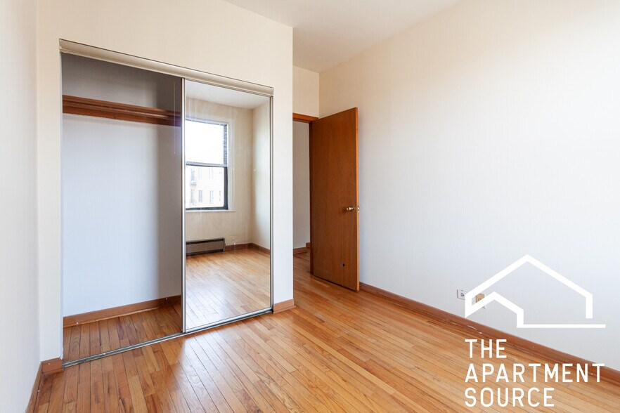 Building Photo - 634 W Barry Ave