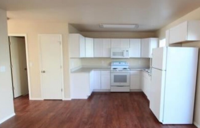 Building Photo - 4 Bedroom Townhome in Hawks Ridge by MSU