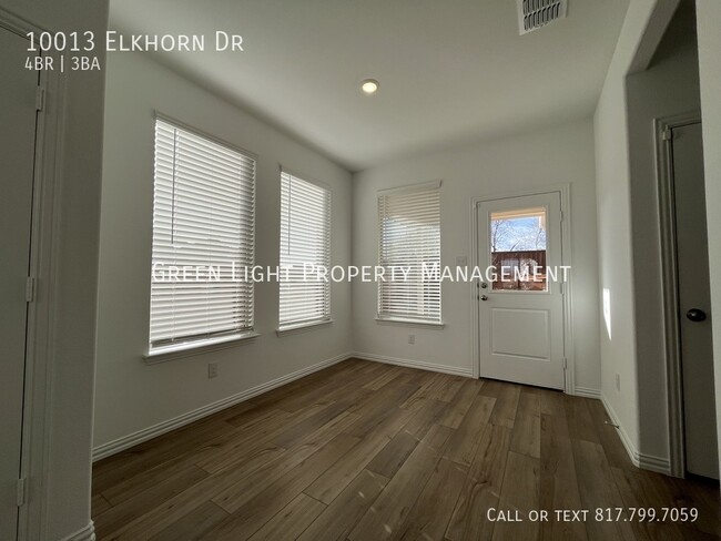 Building Photo - 10013 Elkhorn Dr