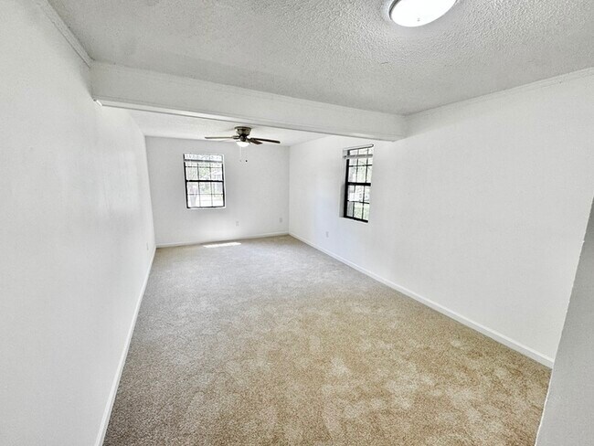 Building Photo - 3922 Pleasant Cove