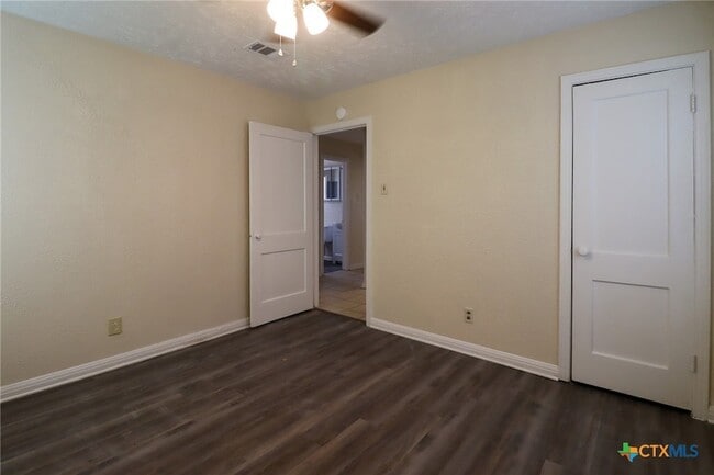 Building Photo - 1512 White Ave