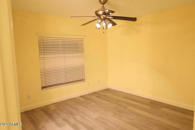 Building Photo - 557 S Sunwood Cir