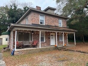 Building Photo - 2522 Lee St