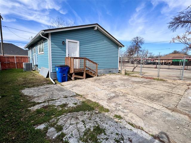 Building Photo - 3414 Navaro St