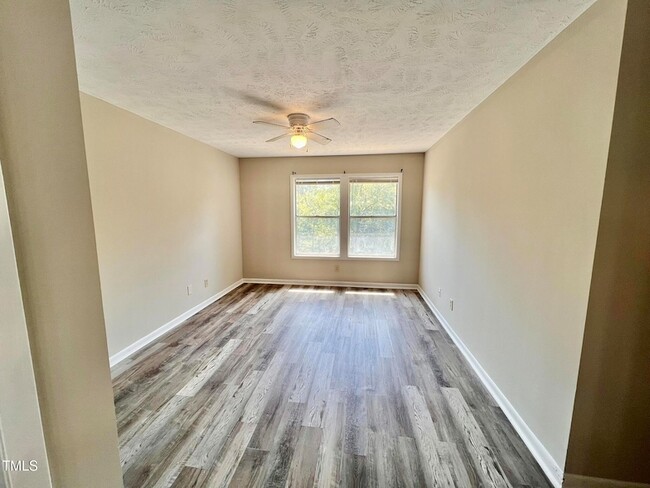 Building Photo - 1006 Wood Creek Dr