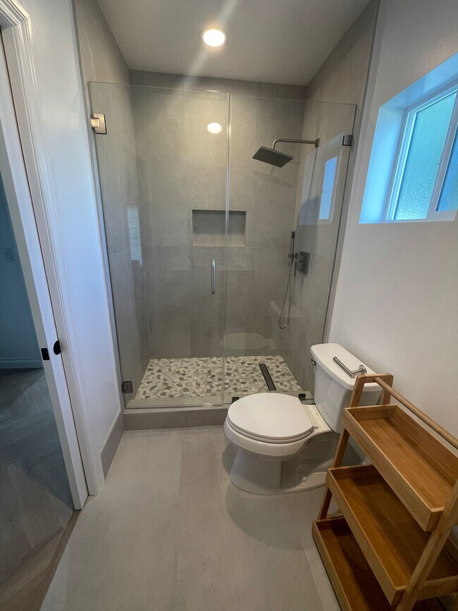 Building Photo - 6908 Royer Ave