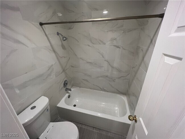Building Photo - 362 Cavos Way