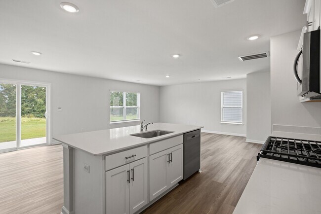 Building Photo - 215 Deskin Ln
