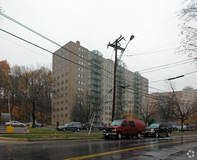 Building Photo - The Essex House