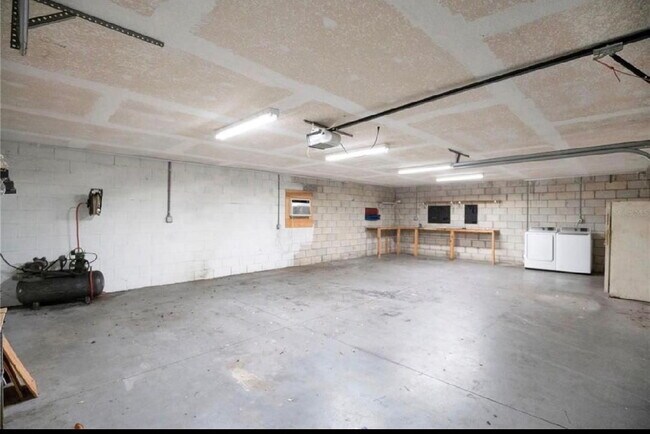 Building Photo - 2400 S Park Ave
