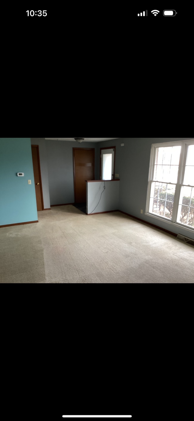 Building Photo - 495 Meadow Ln