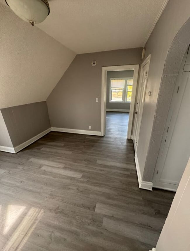 Building Photo - 2940 Vincent Ave N