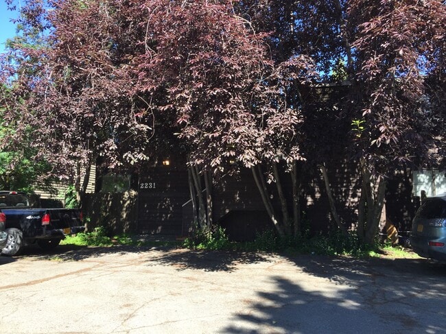 Building Photo - 2231