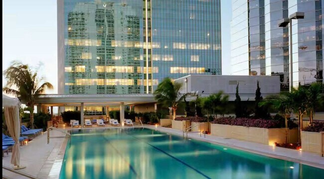 Building Photo - 1395 Brickell Ave