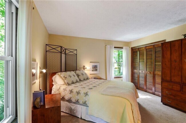 Building Photo - 2138 Carlyle Dr