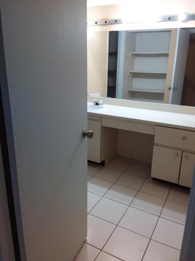 Building Photo - 1458 N Lawnwood Cir