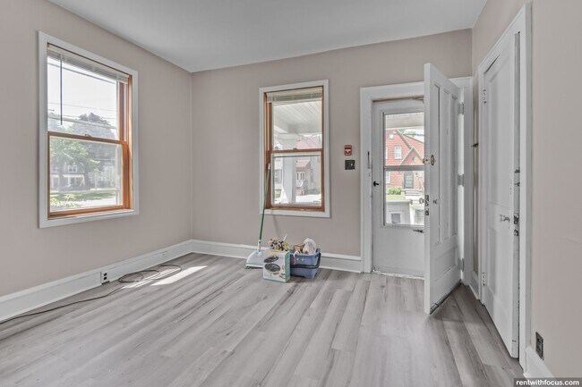 Building Photo - 1016 N Union St