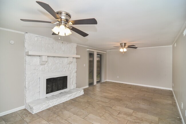 Building Photo - Charming 3 Bedroom in Bessemer