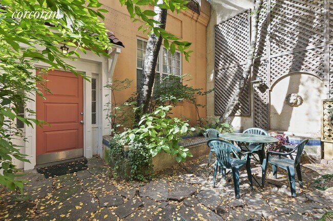 Building Photo - 124 Waverly Pl