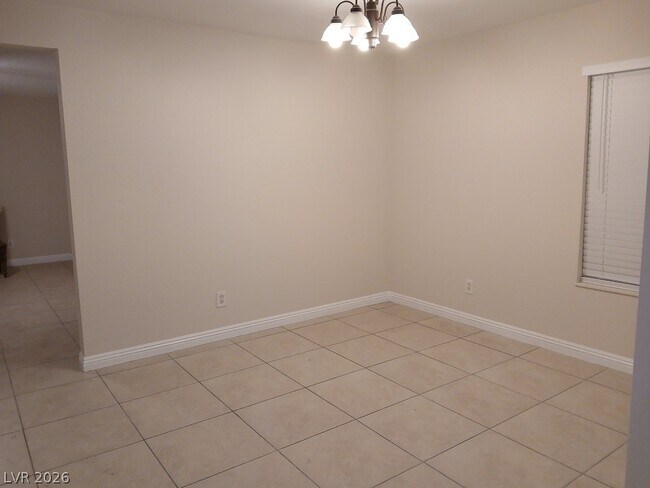 Building Photo - 4015 Ridgewood Ave