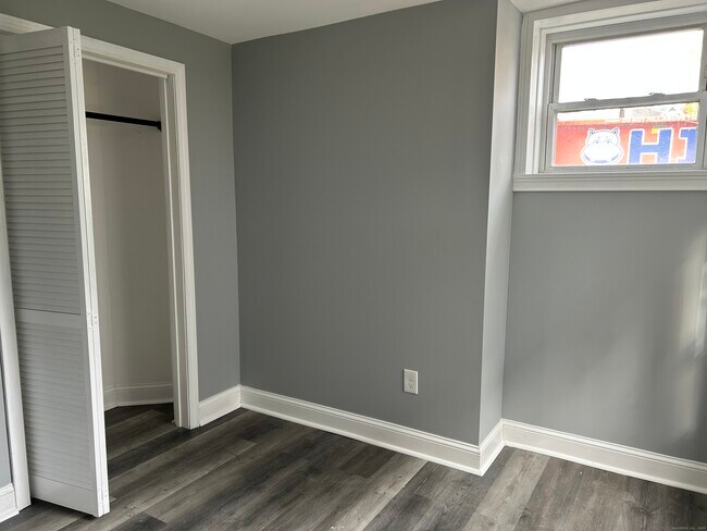 Building Photo - 22 Hawthorne St