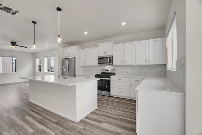 Building Photo - $3,330.95 with $300 off the first month's Rent - 4 Bedrooms, 3.5 Bathrooms, Townhouse in Broomfie...