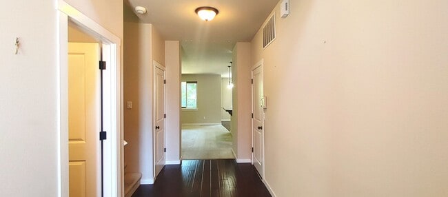 Building Photo - Beautiful Bull Mountain 4 Bedroom 2 1/2 Bath Home Just a Block from the Community Pool and Park! ...