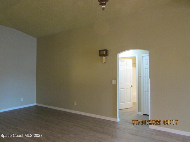 Building Photo - 700 Benton Dr