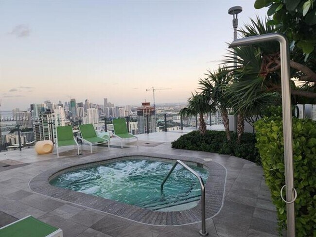 Building Photo - 501 NE 31st St