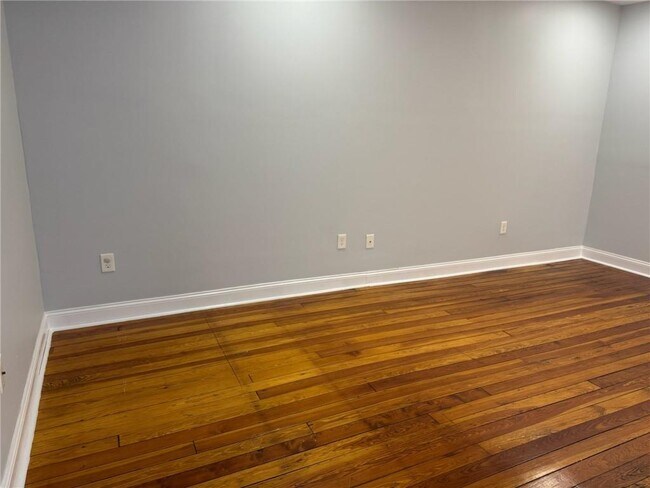 Building Photo - 40-40 Freebody St