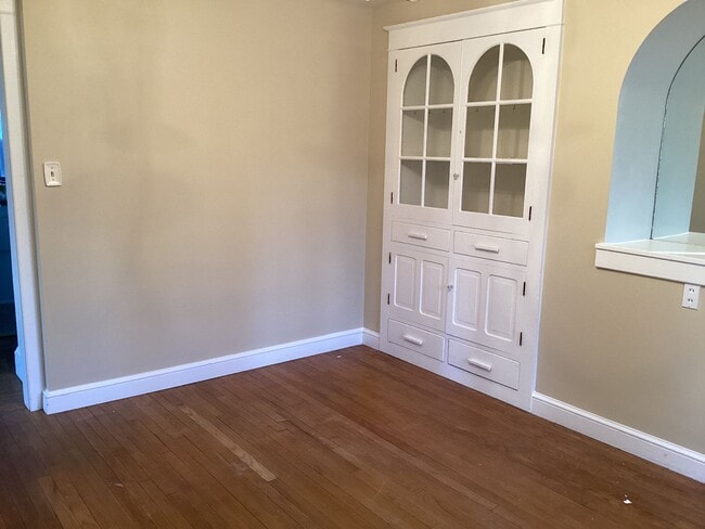 Building Photo - Two-Bedroom House