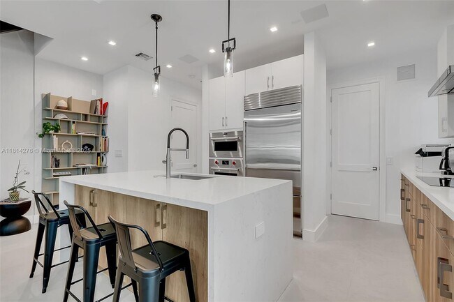 Building Photo - 3404 Ponce de Leon Blvd