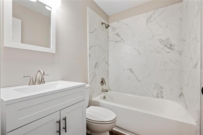 Building Photo - 920 Johnston St