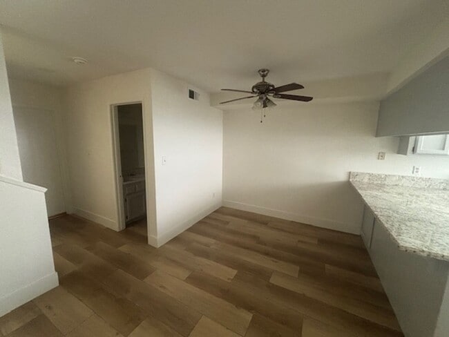 Building Photo - Newly Renovated 2-Bedroom Townhouse with 2...
