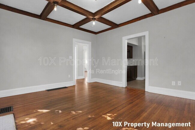 Building Photo - 382 Carpenter St