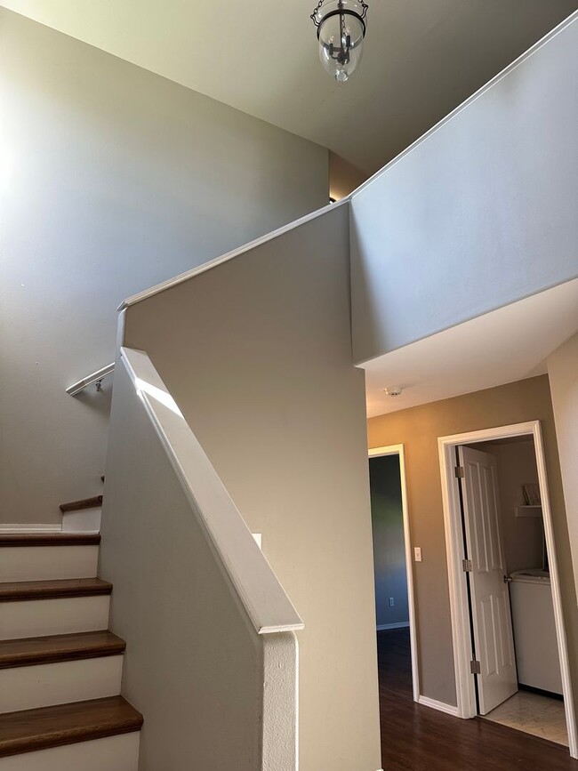Building Photo - The Perfect Family Home! Large Yard, Deck ...