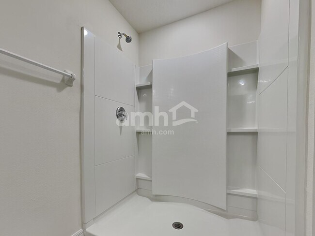 Building Photo - 10416 Flathead Dr