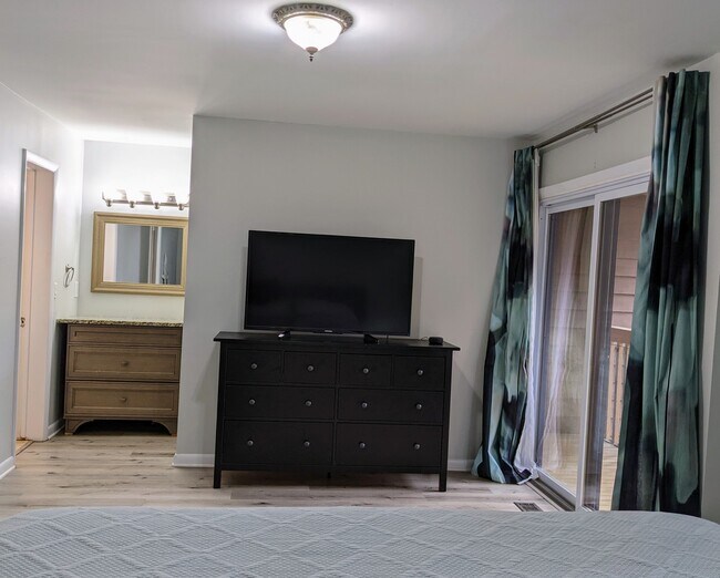 Master suite - 1968 Winterport Cluster