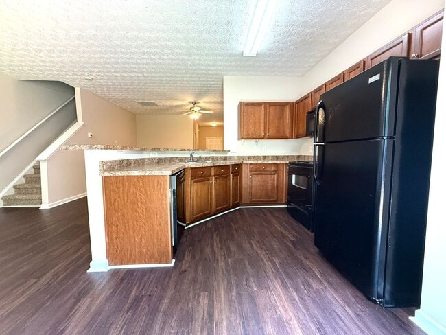Building Photo - Welcome to this charming 3 bedroom, 2.5 ba...