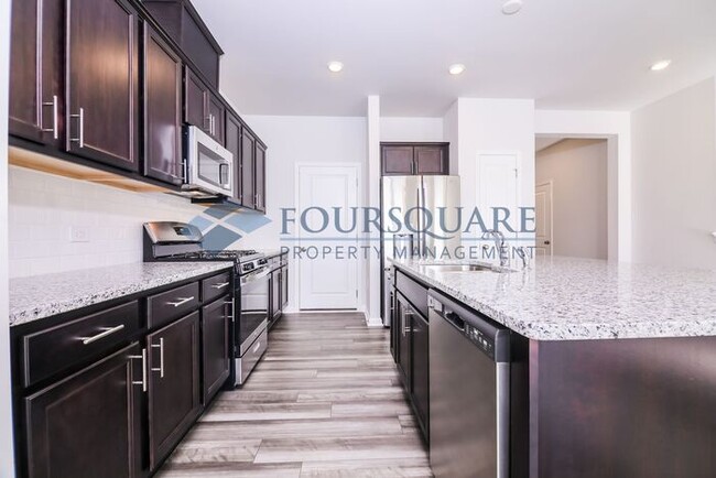 Building Photo - New Townhome | Washer/ Dryer Included |Fib...