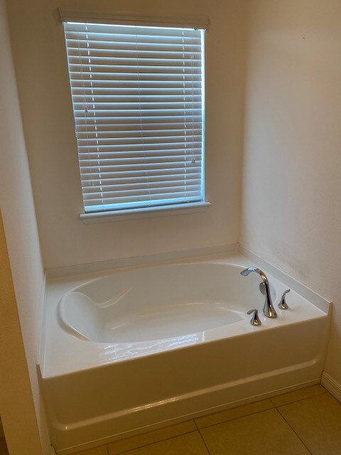 Building Photo - 610 Silverthorn Pl