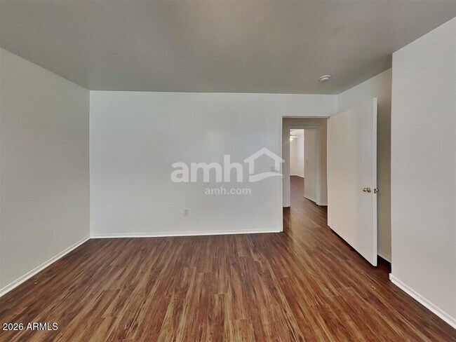 Building Photo - 4242 E Baylor Ln