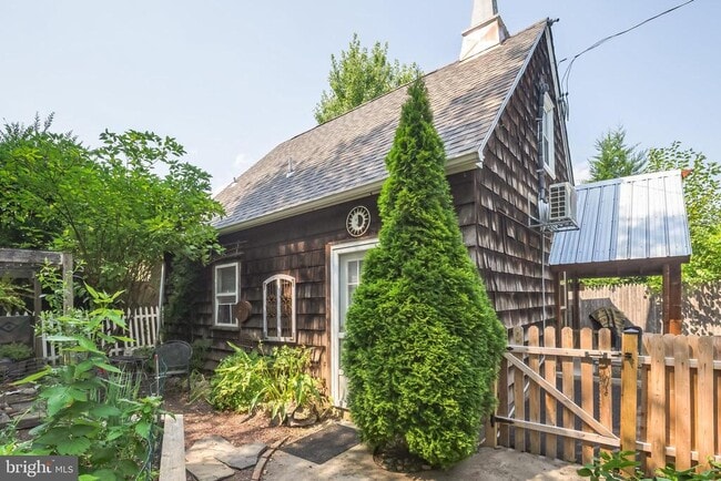 Building Photo - 808 Monroe Ave