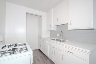 Building Photo - 1131-1135 E. 4th St.