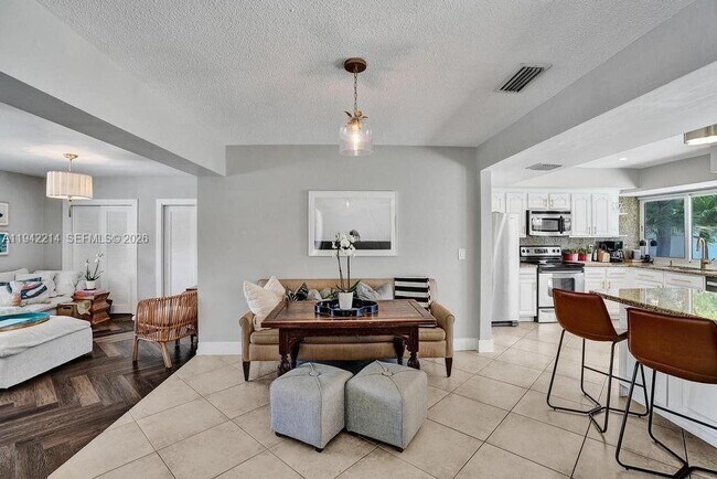 Building Photo - 2080 NE 65th St