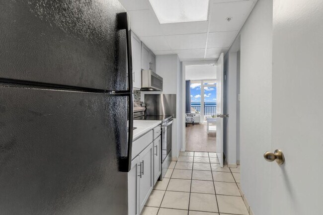 Building Photo - 2300 N Ocean Blvd