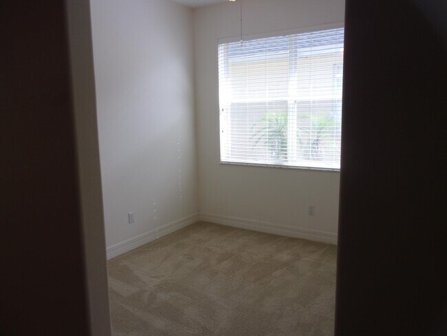 Building Photo - 512 Boxwood Pl