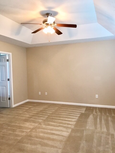 Building Photo - Move In Ready! 3 Bedrooms, 2 Baths & garage!