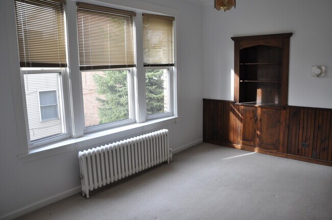 Building Photo - 3332 N Bell Ave